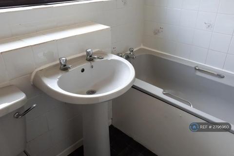1 bedroom terraced house to rent, Holden Close, Dagenham, RM8
