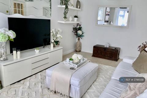 2 bedroom flat to rent, Sinclair Court, Birmingham, B13