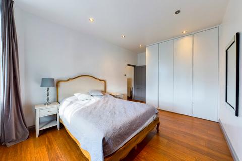 2 bedroom flat to rent, Devon Mansions, Tooley Street, London