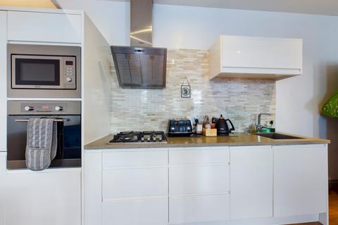 2 bedroom flat to rent, Devon Mansions, Tooley Street, London