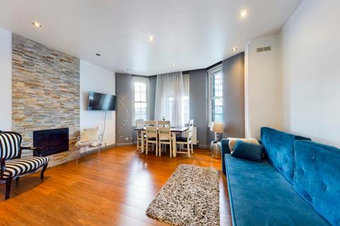 2 bedroom flat to rent, Devon Mansions, Tooley Street, London