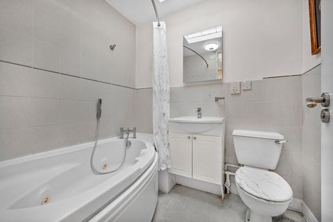 2 bedroom flat for sale, Grove End House, Grove End Road, St John's Wood, London