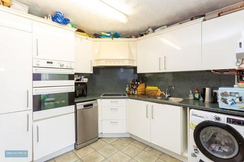 2 bedroom end of terrace house for sale, Gill Crescent, Taunton