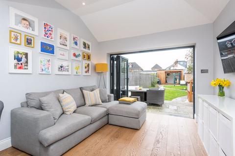 4 bedroom semi-detached house for sale, Sunbury Lane, Walton-On-Thames