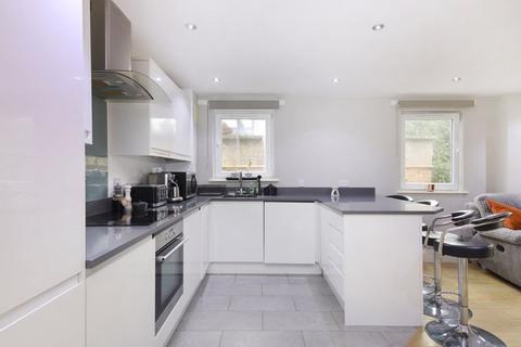 2 bedroom apartment for sale, Church Street, Walton-On-Thames