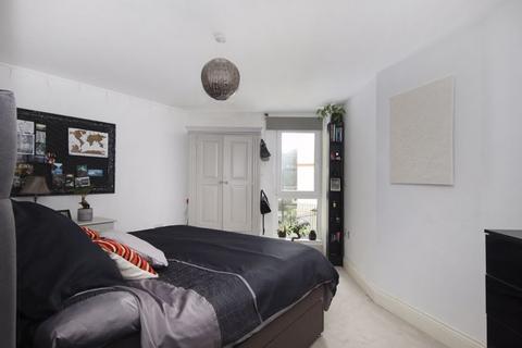 2 bedroom apartment for sale, Church Street, Walton-On-Thames