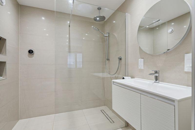 En suite wet room