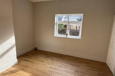 2 bedroom terraced house to rent, Grove Street, Mirfield WF14