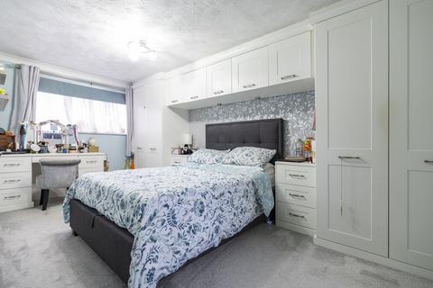 4 bedroom end of terrace house for sale, Avon Grove, Bletchley, Milton Keynes