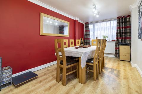 4 bedroom end of terrace house for sale, Avon Grove, Bletchley, Milton Keynes