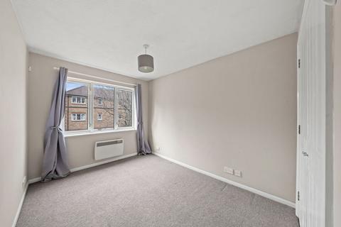 2 bedroom flat for sale, Autumn Drive, Sutton