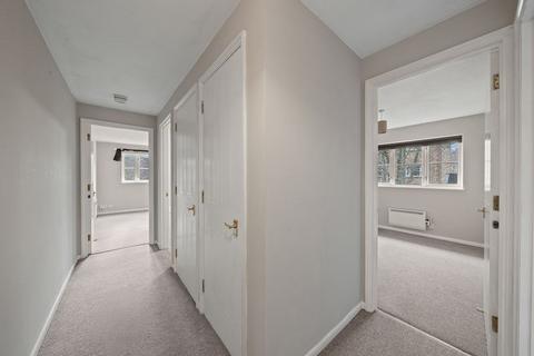 2 bedroom flat for sale, Autumn Drive, Sutton