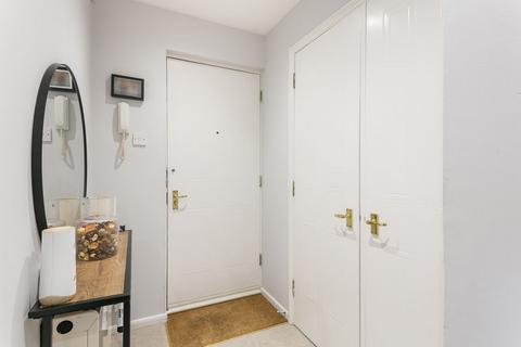 1 bedroom apartment to rent, Muggeridge Close, South Croydon