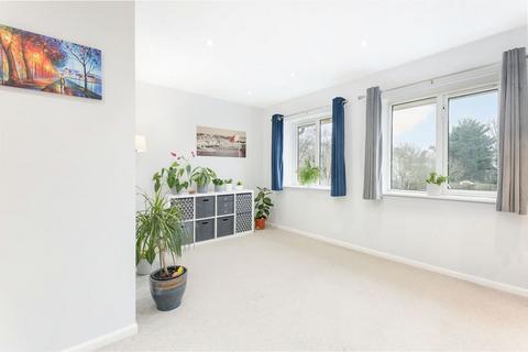 1 bedroom apartment to rent, Muggeridge Close, South Croydon