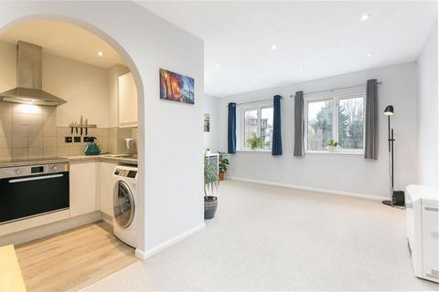 1 bedroom apartment to rent, Muggeridge Close, South Croydon