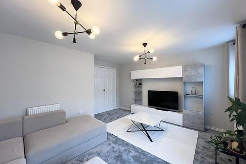 3 bedroom terraced house to rent, Mere Drive, Manchester