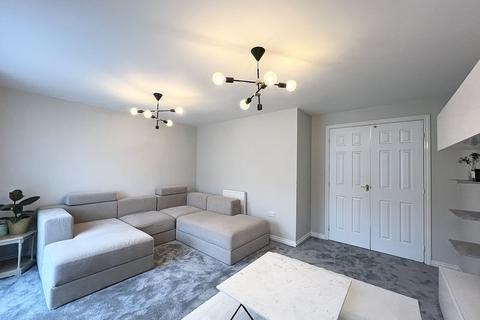 3 bedroom terraced house to rent, Mere Drive, Manchester