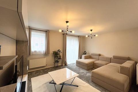 3 bedroom terraced house to rent, Mere Drive, Manchester