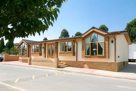 2 bedroom park home for sale, Weybridge Park Estate, Addlestone KT15