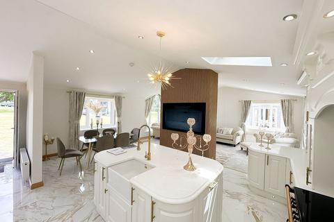 2 bedroom park home for sale, Weybridge Park Estate, Addlestone KT15