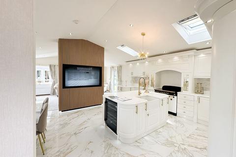 2 bedroom park home for sale, Weybridge Park Estate, Addlestone KT15