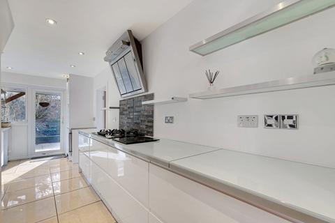 4 bedroom terraced house for sale, Yardeley, Basildon, Essex, SS15