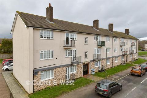 2 bedroom flat for sale, Cuddington Place, Tadworth KT20