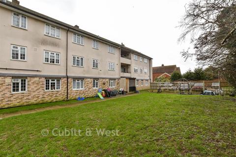 2 bedroom flat for sale, Cuddington Place, Tadworth KT20