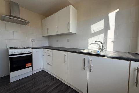 2 bedroom flat to rent, Pentland Road, Slough, SL2 1TL