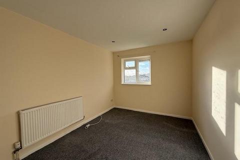 2 bedroom flat to rent, Pentland Road, Slough, SL2 1TL