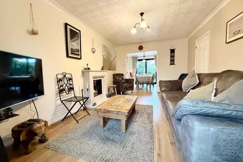 4 bedroom detached house for sale - View 2