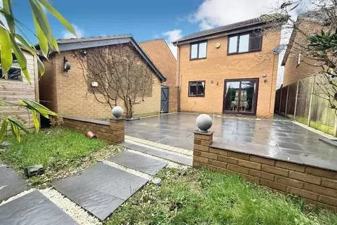 4 bedroom detached house for sale - View 4