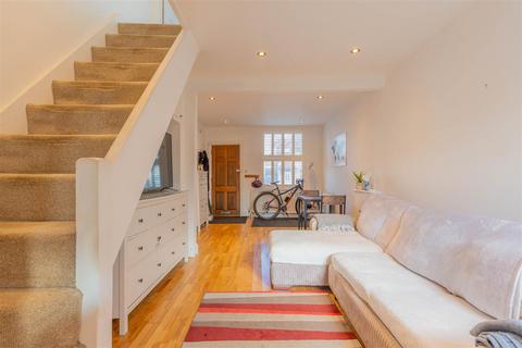 undefined, Upper Sutton Lane, Heston, Hounslow TW5
