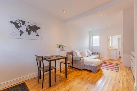 undefined, Upper Sutton Lane, Heston, Hounslow TW5