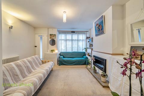 3 bedroom end of terrace house to rent, Sunnydene Road, Purley, CR8