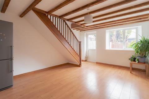 2 bedroom terraced house to rent, Chapman Way, Cheltenham