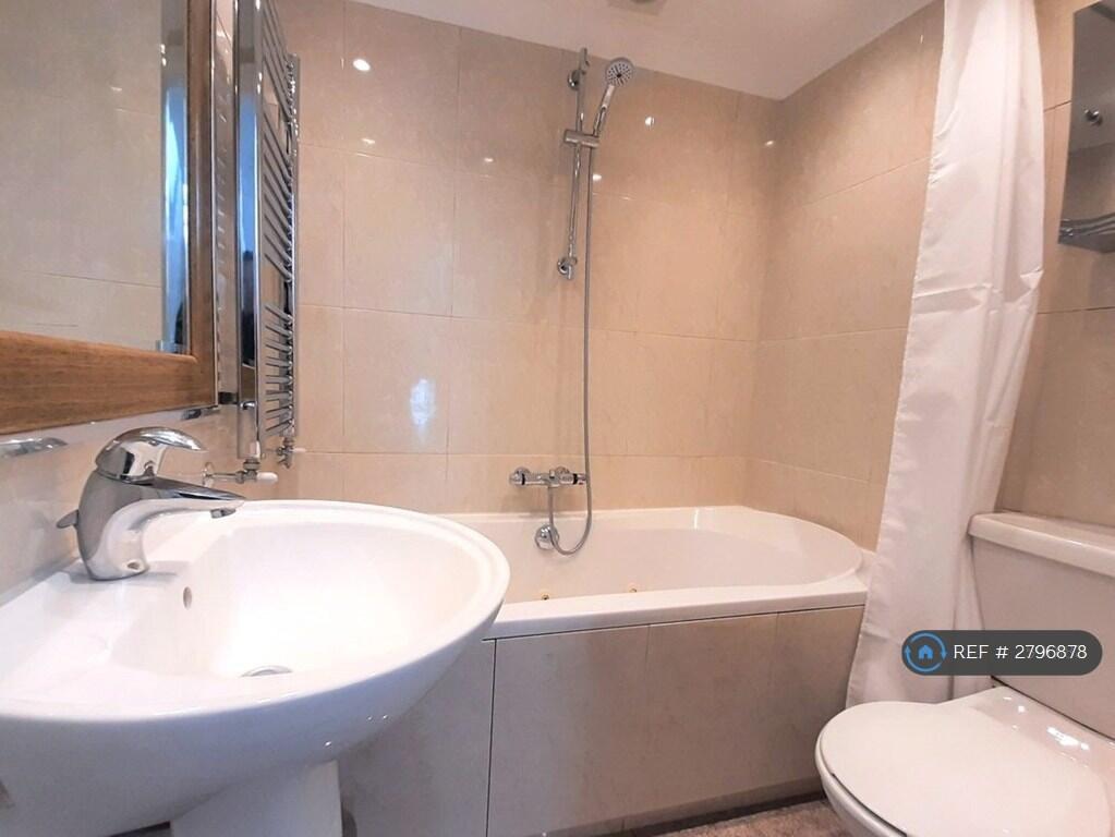 Family Bathroom With Jacuzzi