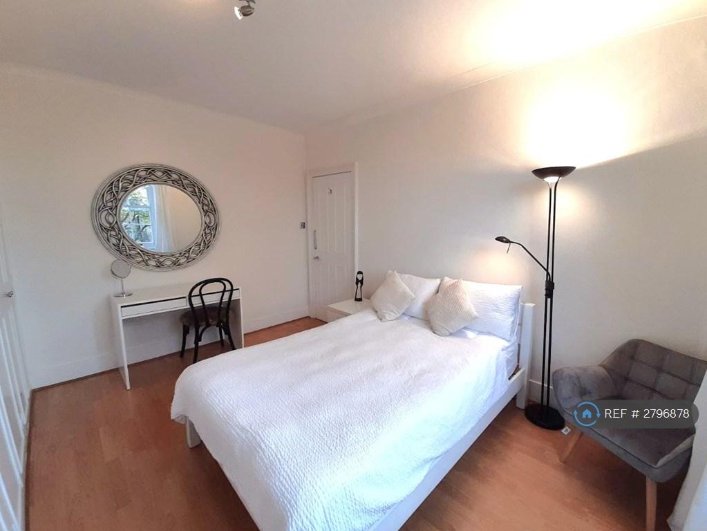 Bedroom Overlooking Gardens