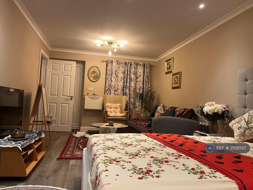Long And Wide Spacious Room