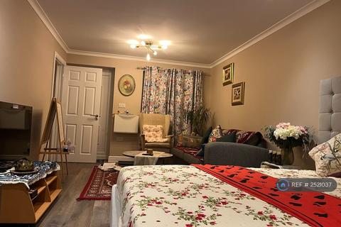 undefined, Middlefields, Reading, RG10