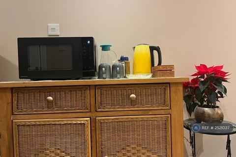 undefined, Middlefields, Reading, RG10