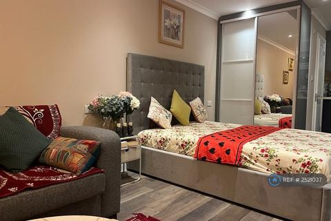 undefined, Middlefields, Reading, RG10