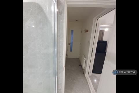 Studio to rent, Haynes Close, Slough, SL3