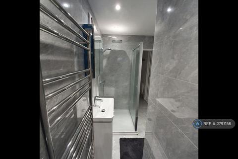 Studio to rent, Haynes Close, Slough, SL3