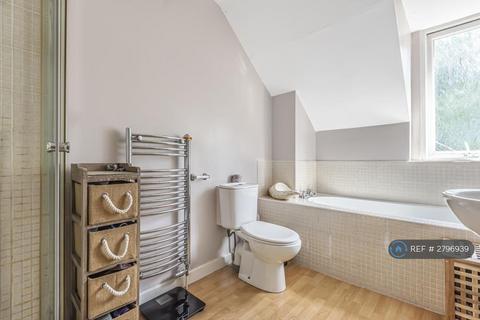 2 bedroom maisonette to rent, Chenies Parade, Amersham, HP7