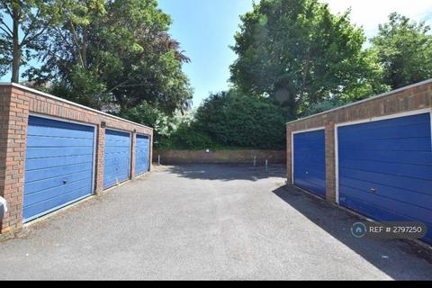 2 bedroom flat to rent, Cedar Road, Sutton, SM2