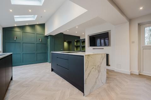 3 bedroom end of terrace house for sale, Broadway, Davyhulme, Manchester, M41