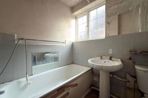 2 bedroom flat for sale, Ground Floor Flat, 4 Lea Gardens, Wembley, Middlesex, HA9 7SE
