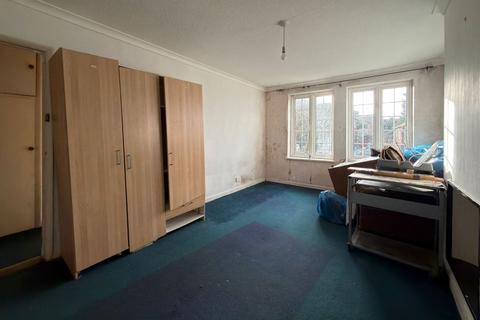 2 bedroom flat for sale, Ground Floor Flat, 4 Lea Gardens, Wembley, Middlesex, HA9 7SE
