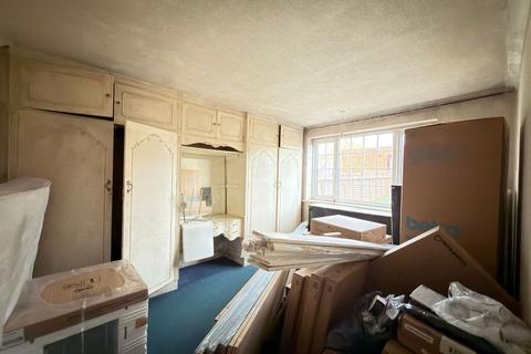 2 bedroom flat for sale, Ground Floor Flat, 4 Lea Gardens, Wembley, Middlesex, HA9 7SE